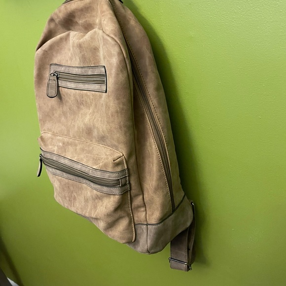 Vegan leather backpack - Picture 4 of 7